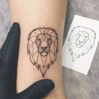 tatouage-lion-geometrique