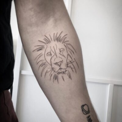 tatouage-minimaliste-lion