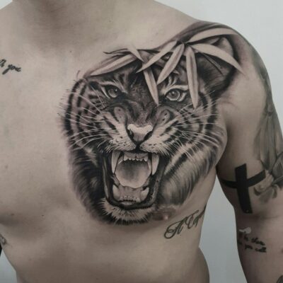 tatouage-tigre-poitrine