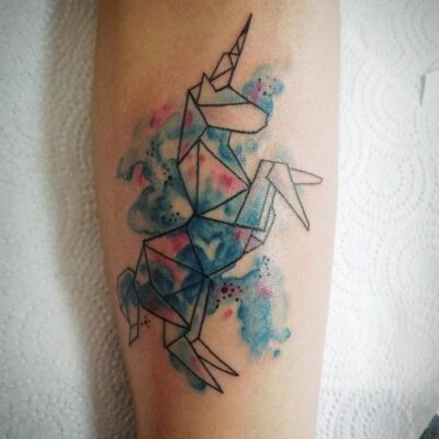 tatoo-licorne-géométrique