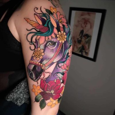 tatouage-licorne-multicolore