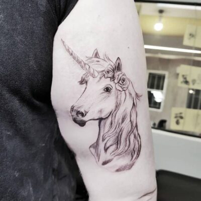 tatouage-licorne-noir-blanc