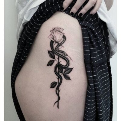 tatouage-serpent-rose